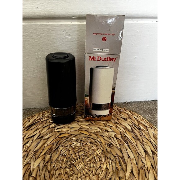 New In Box Mr Dudley Battery Operated Illuminated Black Peppermill Grinder - Picture 5 of 5